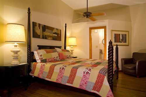 L'habitation Guesthouse- Adult Exclusive Alojamento de Acomodação e Pequeno-almoço 2*